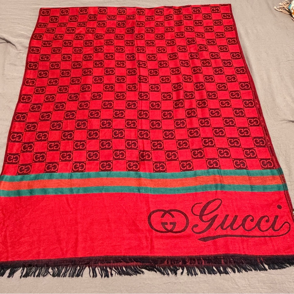 Gucci Red and Black Logo scarf - Picture 4 of 7